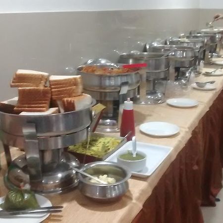 אגרה Hotel Delux Inn מראה חיצוני תמונה