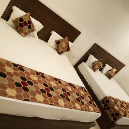 אגרה Hotel Delux Inn מראה חיצוני תמונה