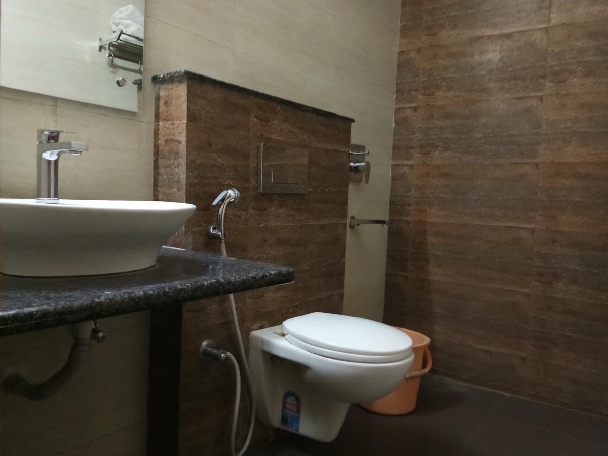אגרה Hotel Delux Inn מראה חיצוני תמונה