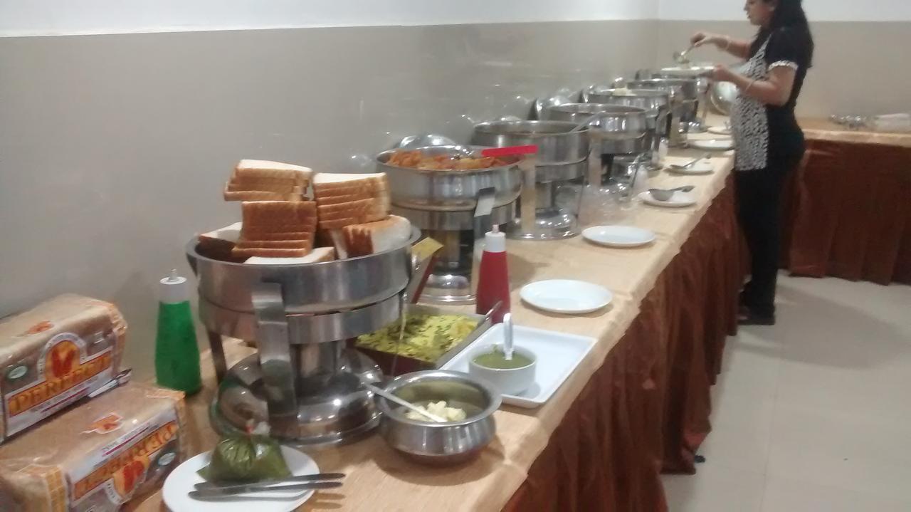 אגרה Hotel Delux Inn מראה חיצוני תמונה