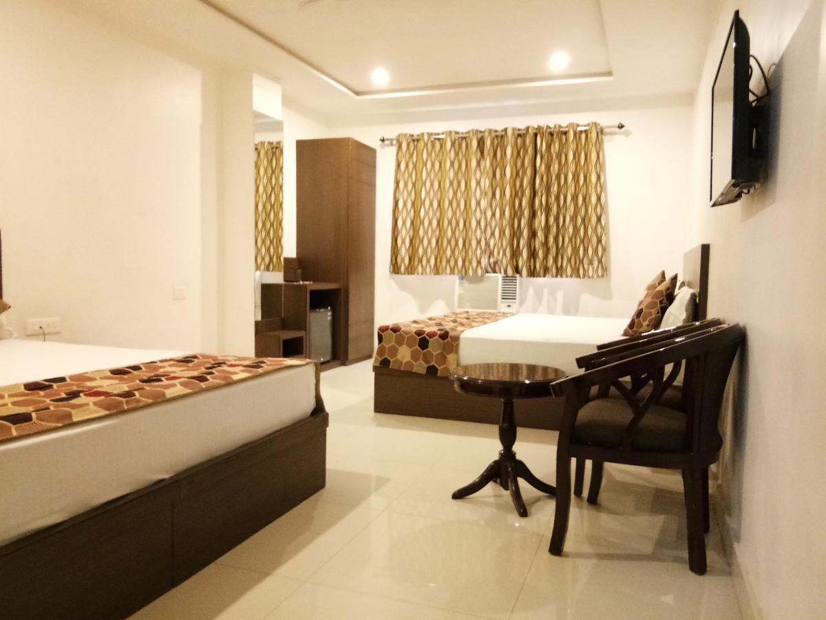 אגרה Hotel Delux Inn מראה חיצוני תמונה
