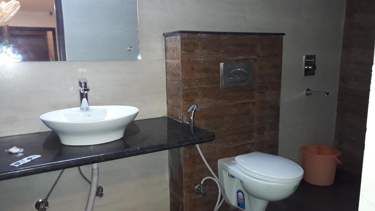 אגרה Hotel Delux Inn מראה חיצוני תמונה