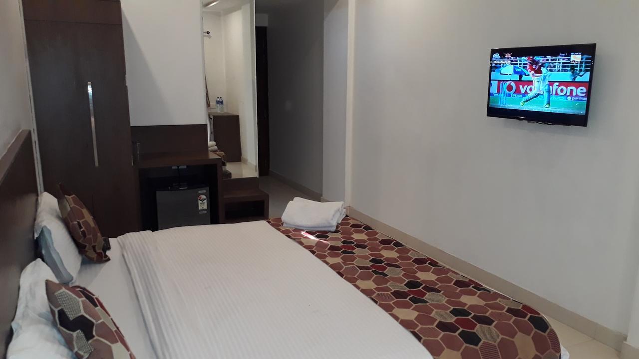 אגרה Hotel Delux Inn מראה חיצוני תמונה
