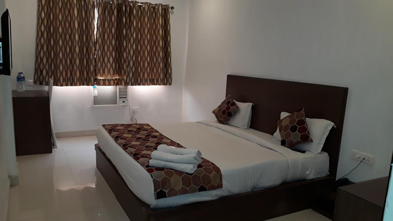 אגרה Hotel Delux Inn מראה חיצוני תמונה