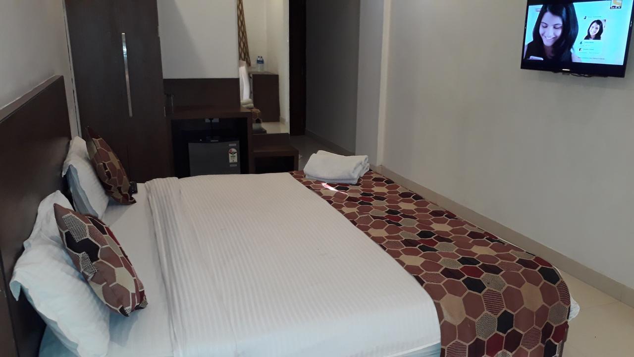 אגרה Hotel Delux Inn מראה חיצוני תמונה